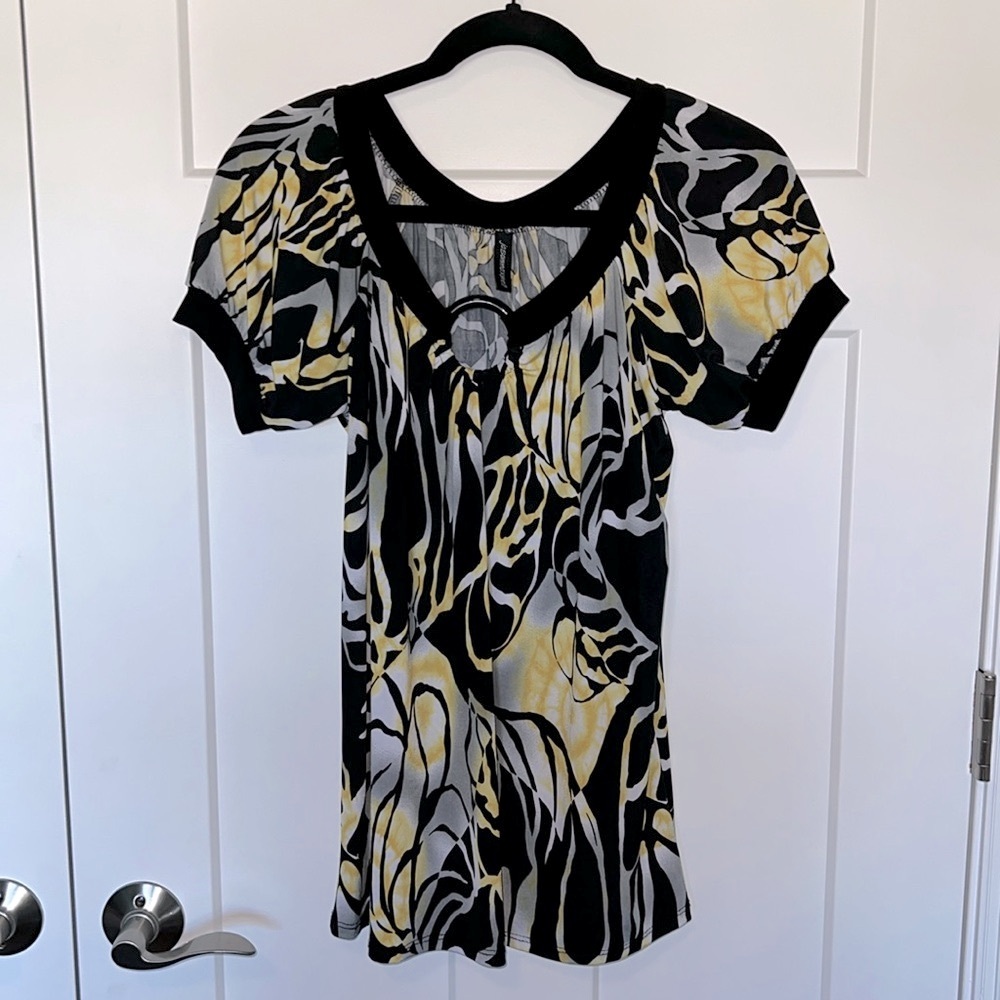 O-Ring Leaf Print Blouse